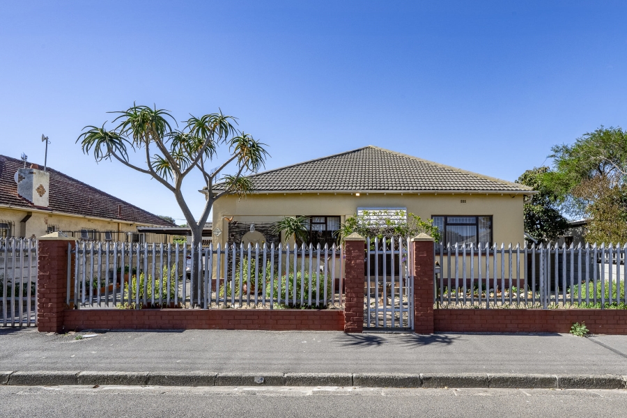 4 Bedroom Property for Sale in Kempenville Western Cape
